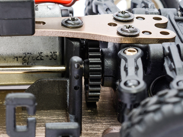 スムーズな駆動を実現する4輪ユニバーサルドライブシャフトを装備