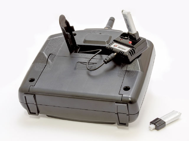 フライト現場で送信機からも充電が可能