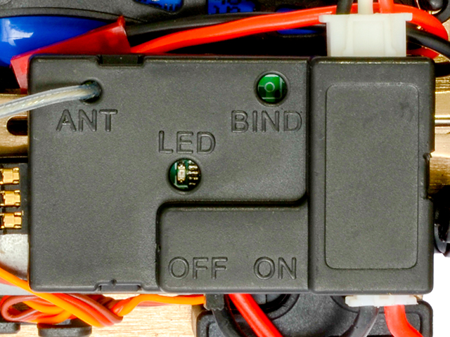 コンパクトな一体型レシーバー&ESCユニット