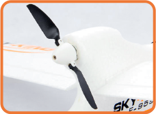 3チャンネルで滑らかな機体に後方プッシャータイプ電動グライダー