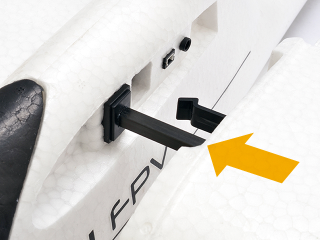 各動翼の配線は面倒な配線処理の無いワンタッチコネクターを採用!