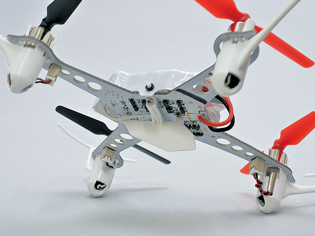 基盤を着陸時の衝撃から守ってくれるスキッドを装備